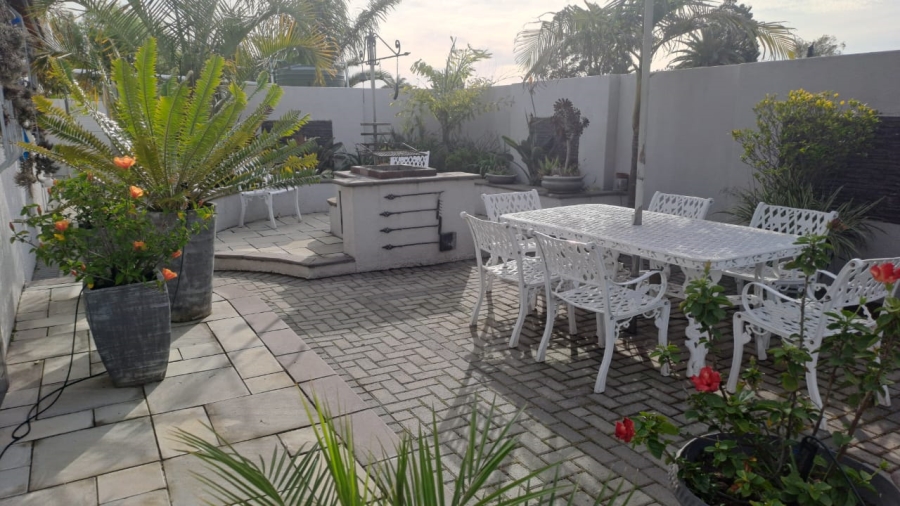 3 Bedroom Property for Sale in Loucharmante Western Cape